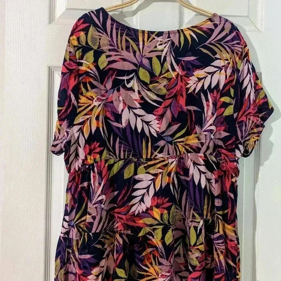 Torrid Multi Leaves Tropical Hawaiian Rayon Slub Tiered Button‎ Top  Sz 1  (XXL) - Picture 3 of 7